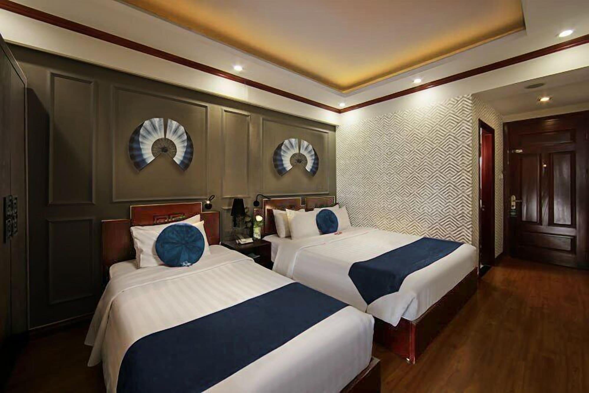 Hotel Paradise & Travel