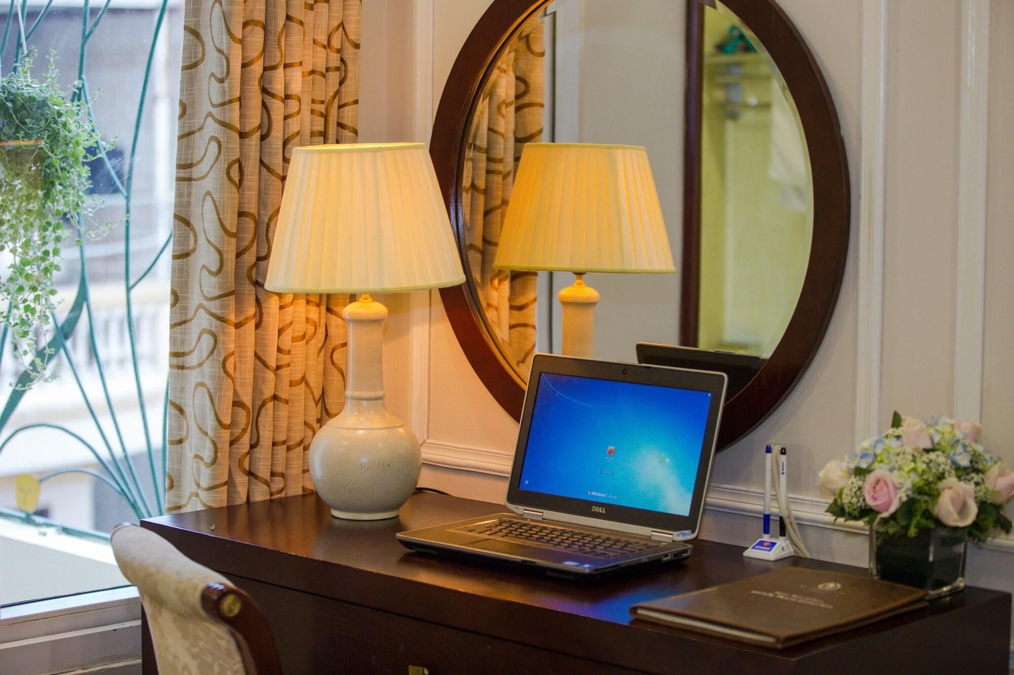 Paradise & Travel Hotel