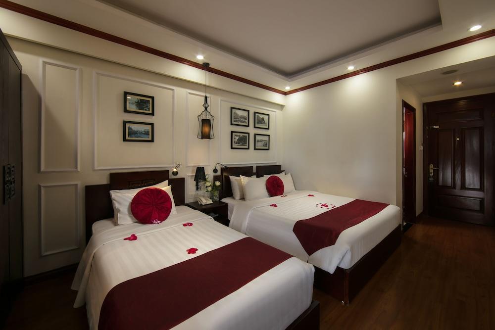 Paradise & Travel Hotel
